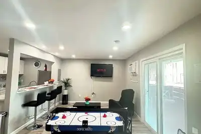 Image de Cozy Escape: Games & Stadium Fun Just Minutes Away