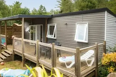 Image de Mobil-home | Premium | 3 Ch. | 6 pers. | Terrasse surélevée | A/C | Tv
