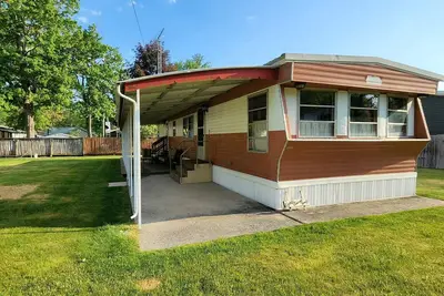 Image de Time travel Is possible. Let our home take you back in time to the 1970's.