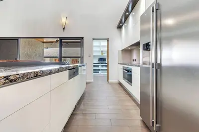 Image de Summer Breeze - 20 minutes from Darwin Cbd - private swimming pool - games room