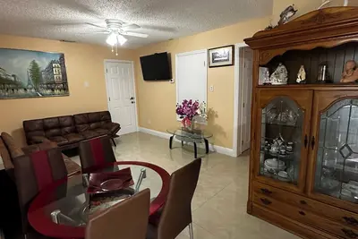 Image de Charming 1-bedroom apartment with Ac and WiFi in Tampa. Sleep up to 5 people.