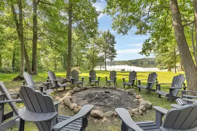 Image de Private Beach Oasis on quiet lake-Sauna! Make family memories here!