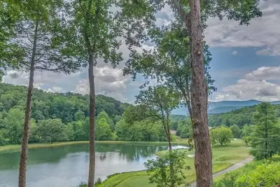 Image de Bogey's Villa Retreat Mountain Serenity Meets Golf Excellence