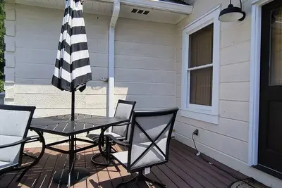 Image de Do Not Book House Has Been SOLDLake Retreat on the water, Cross Hill,