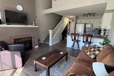 Image de Trendy Loft Near Airport - 317