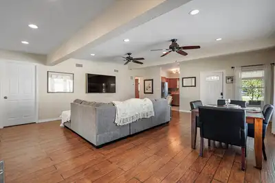 Image de 3 Br Retreat in St. Pete's - Close to beaches!