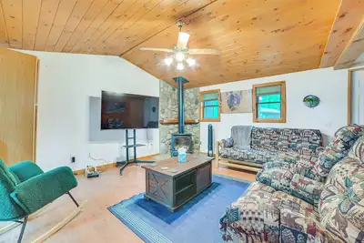 Image de Rustic Michigan Lakeside Cabin w/ Private Dock!