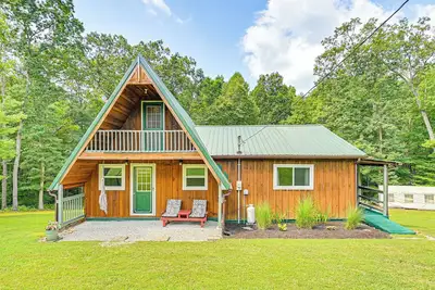 Image de 5 Mi to Cave Run Lake: Wellington Cabin w/ Deck!