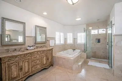 Image de Luxury Home, centrally located to all of San Diego's attractions.