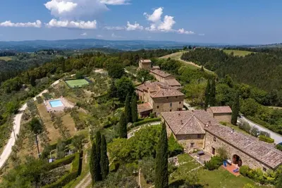 Image de Rondinejoly logement dans le Chianti  jardin, piscine, tennis et wifi