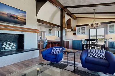 Image de Coastal Escape by Bayley Vacation Rentals