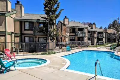 Image de Lakeview Condo - Lakefront Complex, Lake Views, Heated Pool