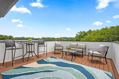 Image de The Rooftop Haven of Downtown (1012 Franklin St)