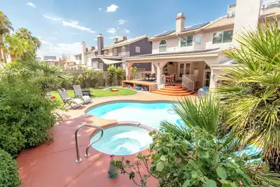 Image de Sin city Sanctuary Estates l 10 mins from strip