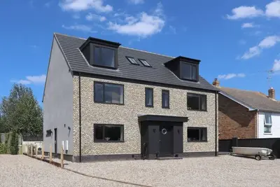 Image de Modern 2 storey Holiday let within easy reach of the Town centre.