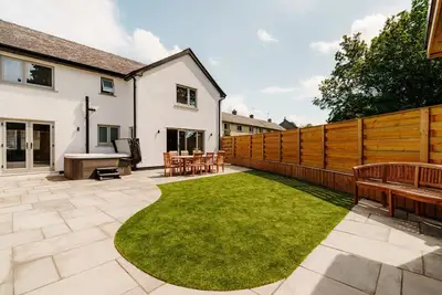 Image de Upper Oak House, central location with a hot tub and parking