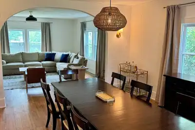 Image de Spacious home in Red Bank; great for groups. 15 mins to Sandy Hook or Sea Bright