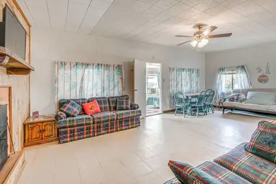 Image de Waterfront Blackwell Cottage w/ Patio & Fire Pit!