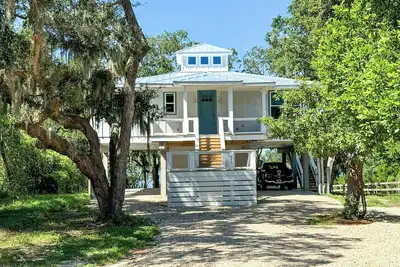 Image de New Listing! Fiddlers By The Bay 3br\/2ba home with dock on the bay