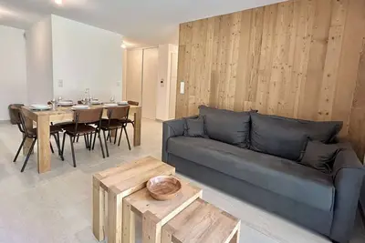Appartement Neuf 3 Pièces avec Terrasse et Jardin, Proche Remontées Mécaniques, Parking Inclus