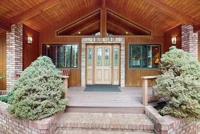 Cabin on the golf course with fire pit, Bbq grill, and games