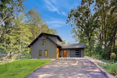 Image de Recreation waterfront home with dock, kayaks, wifi, radiant heat, patio, Bbq