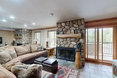 Image de Mountain view condo near golf/Nordic skiing with pool, hot tub & game room