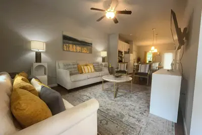 Image de 2-bedroom 2. 5 bath apartment near Vsu, and Sgmc