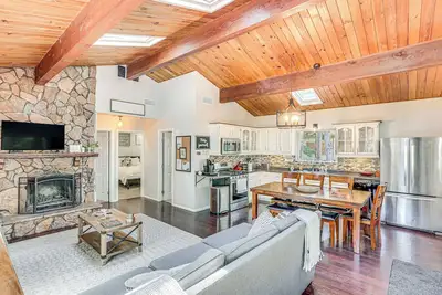 Image de 1 Mi to Lake: Crestline Cabin w\/ Deck + Gas Grill!
