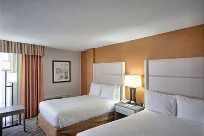Image de Two Family Ready Room | Free Breakfast and Parking | Free Airport Shuttle