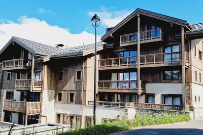 Image de 200m du centre station, 3ème étage, vue montagne, balcon, parking, télévision, casier à ski, 123m²