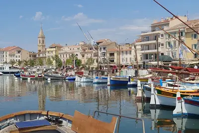 Image de Sanary sur mer\nJolie appartement centre Sanary calme absolu proche du port