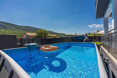 Image de Villa neuve et moderne avec piscine privée, baby-foot, Bbq, aire de repos