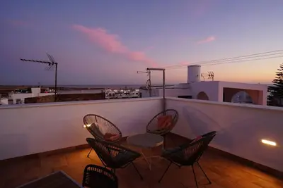 Image de Casa Vistalsur - New and modern townhouse in the heart of Conil with fantastic views from the roofterrace