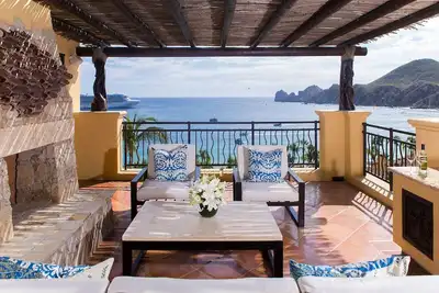 Luxurious 4-bedroom villa with Ac, WiFi in fabulous Cabo San Lucas