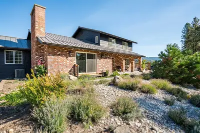 Image de Brick Belvedere Above Downtown Leavenworth