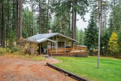 Image de Escape and Reconnect at this Woodsy Haven