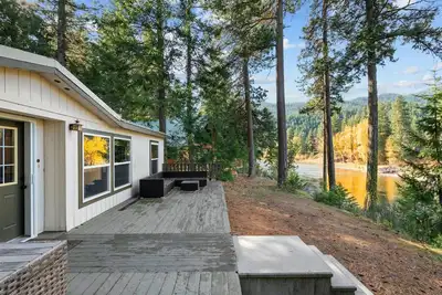 Image de Pet-Friendly Riverside Home in a Quiet Neighborhood