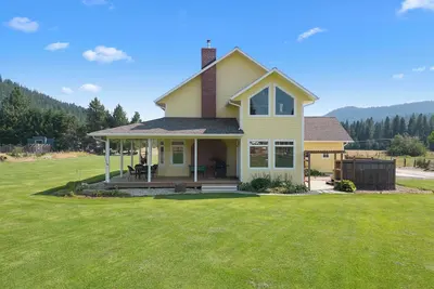 Image de Balsamroot - Elegant and Expansive Escape