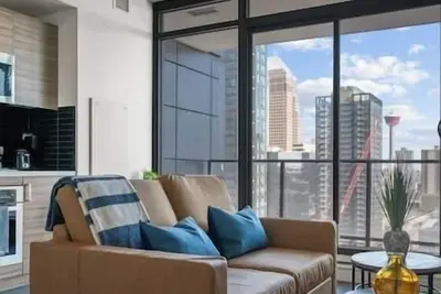 Image de Cgy Tower Views | Mins to Saddledome | Gym | Pool