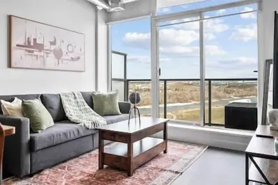 Image de 5 min Walk to Stampede | King Bed | Sofa Bed | Ac