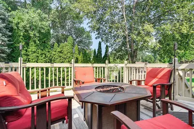 Image de 4 Mi to Dtwn: White Bear Lake Home w/ Large Yard
