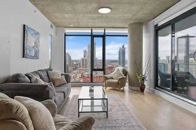 Image de \"Sky Cabin\" | Ug Parking | Ac | Mins to Saddledome