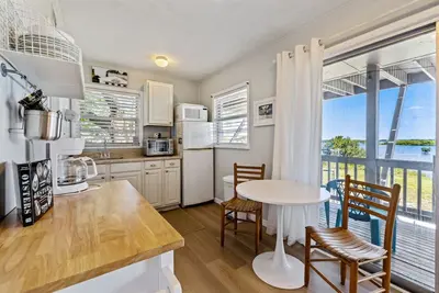 Image de Solimar- downstairs unit with views of the water