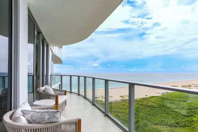 Image de Ocean Views & Pool Access: Riviera Beach Condo!