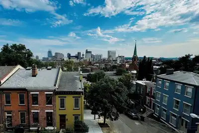 Image de Gorgeous and Spacious 2-bedroom in Historic Otr/Prospect Hill Centrally Located