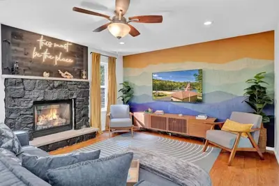 Image de Adventureland Resort: Movie Theater, Arcade, Poker Room, Jacuzzi, Roku & More