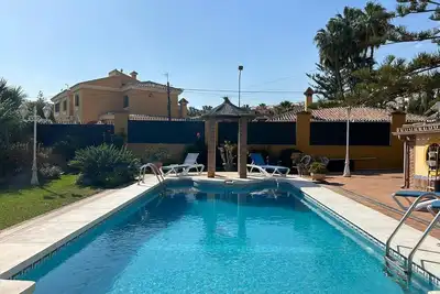 Image de Villa mit Pool, 700 m vom Strand Entfernt