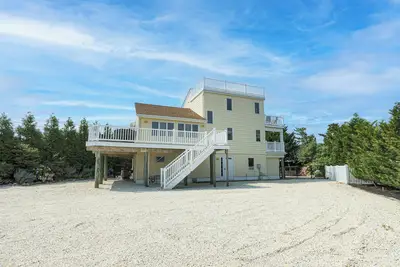 Image de 6-bedroom Lbi house w heated pool, ocean views, outdoor entertaining area