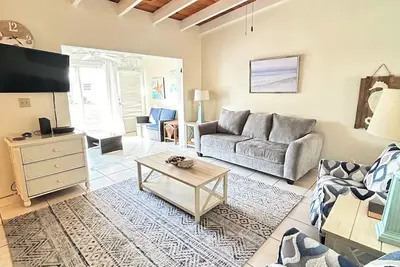 Image de Casa Mar - Unit 12a 1 Bedroom 1 Bath Pool View